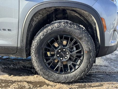 Used 2025 Chevrolet Traverse Z71 image 10