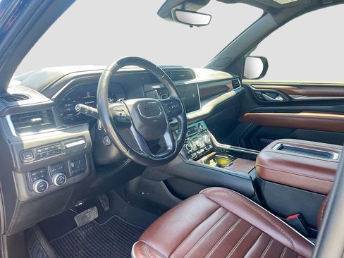 Used 2023 GMC Yukon Denali Ultimate AWD/4WD image 9