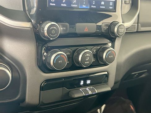 Used 2022 RAM 1500 Big Horn AWD/4WD image 16