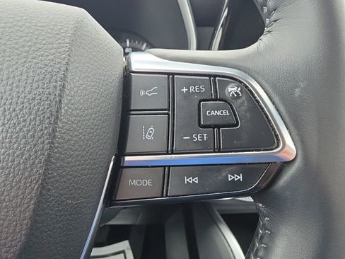 Used 2020 Toyota Highlander XLE AWD/4WD image 12