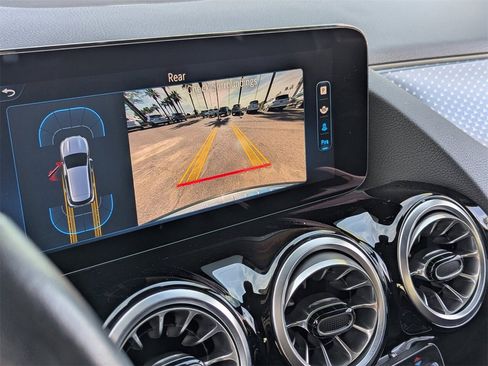 Used 2025 Mercedes-Benz GLA 250 4MATIC w/ Winter Package image 31