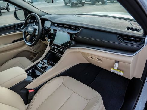 New 2026 Jeep Grand Cherokee L Limited image 19