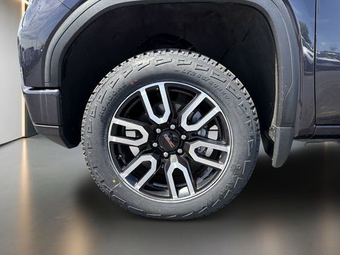 Certified 2022 GMC Sierra 1500 AT4 w/ AT4 Premium Package AWD/4WD image 9