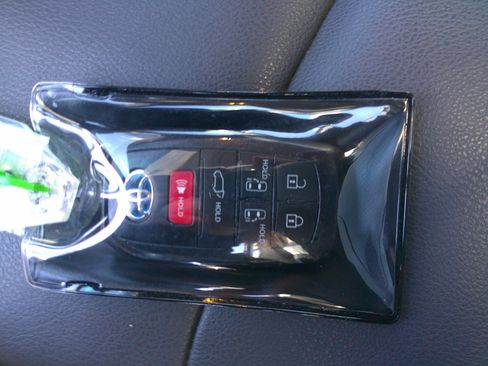 Used 2021 Toyota Sienna XSE image 39