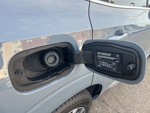 Certified 2023 Volvo XC60 B5 Plus image 15