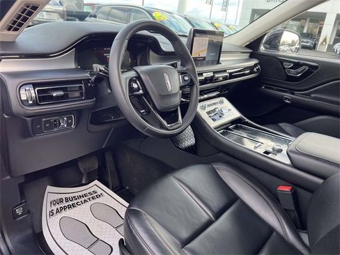 Used 2023 Lincoln Aviator AWD w/ Premium Package image 14