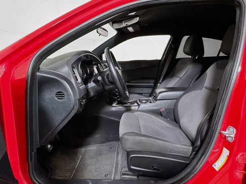 Used 2018 Dodge Charger SXT RWD image 17
