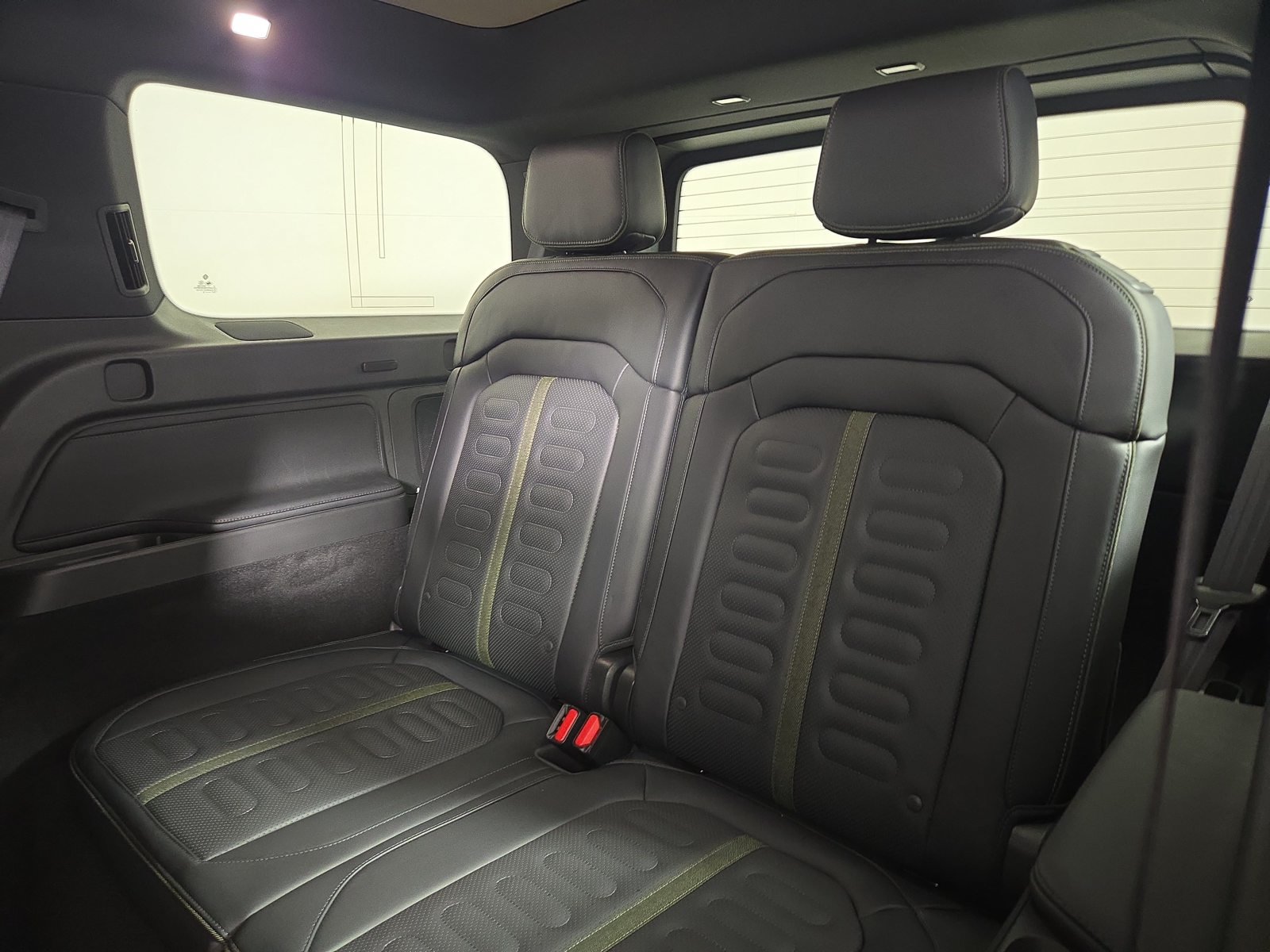 Used 2025 Rivian R1S Adventure Dual AWD/4WD image 22