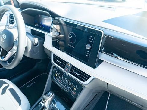 New 2026 Volkswagen Taos SE FWD image 42