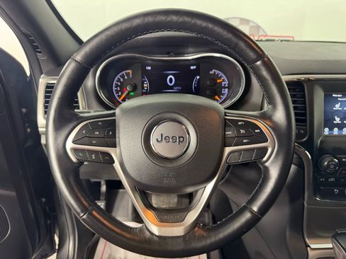 Used 2021 Jeep Grand Cherokee Laredo image 13