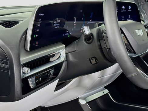 Used 2024 Cadillac Lyriq Luxury RWD image 10