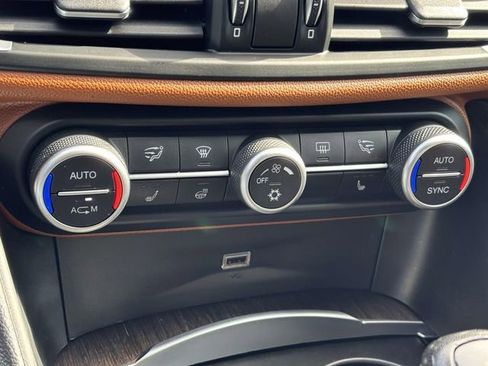 Used 2017 Alfa Romeo Giulia Ti w/ TI 19" Sport Package image 14