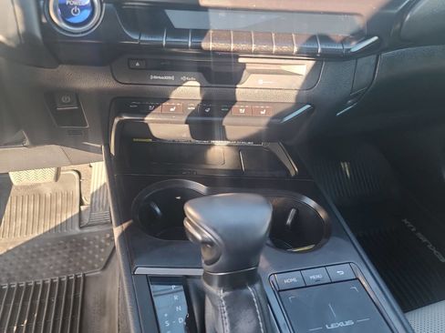Used 2022 Lexus UX 250h w/ Premium Package AWD/4WD image 16