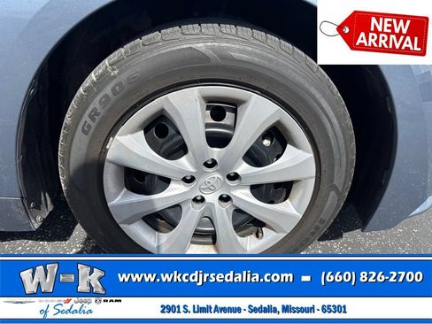 Used 2024 Toyota Corolla LE FWD image 5