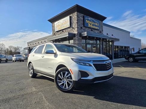 Used 2022 Chevrolet Equinox LT image 1