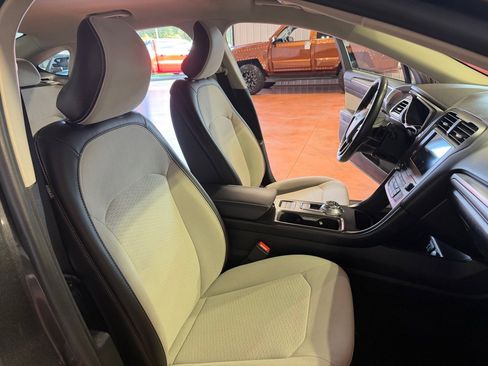 Used 2019 Ford Fusion SE w/ Equipment Group 151A image 23