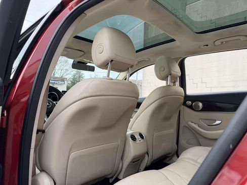 Used 2021 Mercedes-Benz GLC 300 GLC 300 image 24