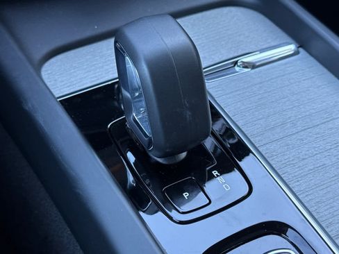 Used 2025 Volvo XC60 B5 Plus image 23