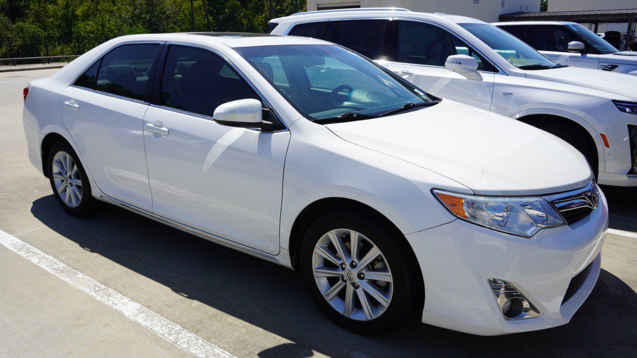 Used 2012 Toyota Camry XLE w/ Convenience Pkg FWD image 3