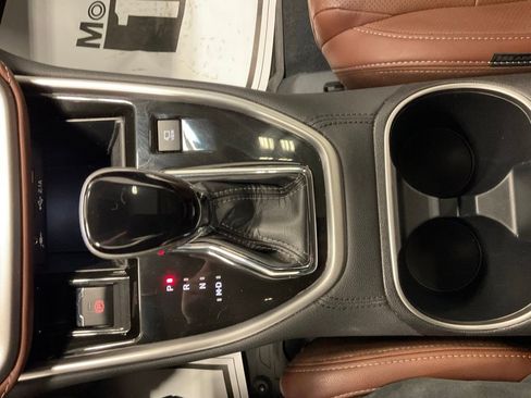 Used 2022 Subaru Outback Touring image 15