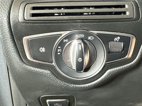 Used 2018 Mercedes-Benz GLC 300 4MATIC image 34