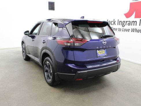 Used 2026 Nissan Rogue SV FWD image 3
