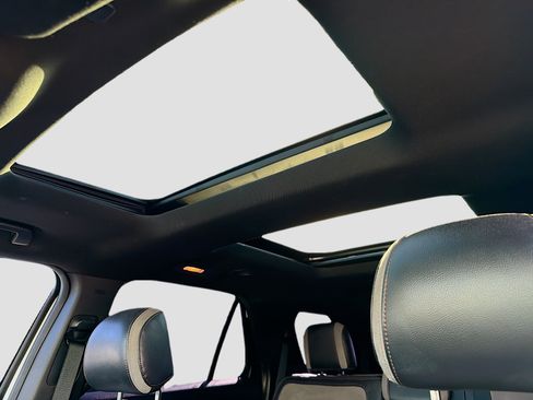 Used 2017 Ford Explorer XLT w/ Equipment Group 202A image 28