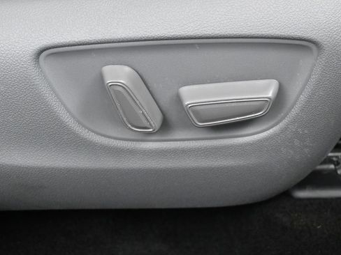 Used 2021 Toyota Highlander XLE image 36