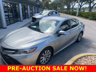 Used 2019 Toyota Camry XLE image 1