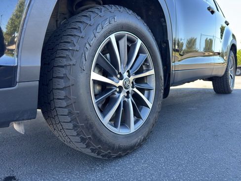 Used 2019 Toyota Highlander XLE AWD/4WD image 20