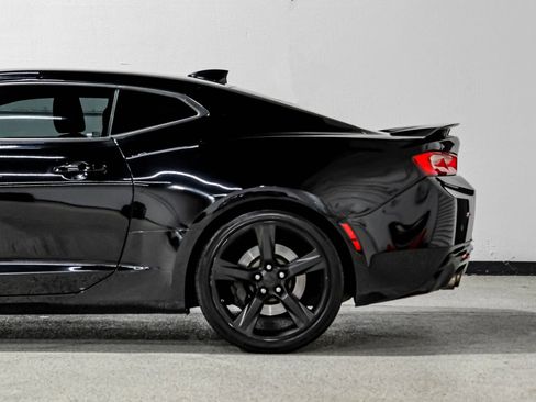 Used 2016 Chevrolet Camaro SS RWD image 10