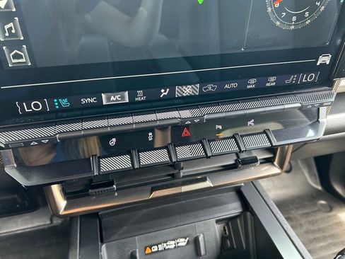 Used 2025 GMC Hummer EV 3X AWD/4WD image 35