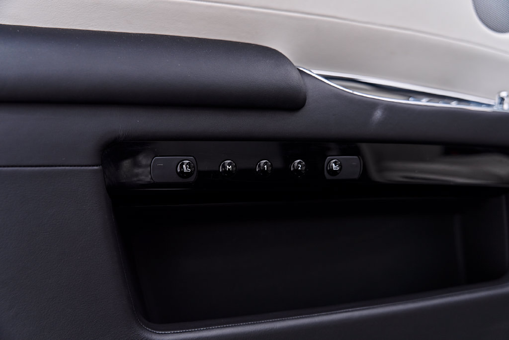 Used 2016 Rolls-Royce Ghost RWD image 43