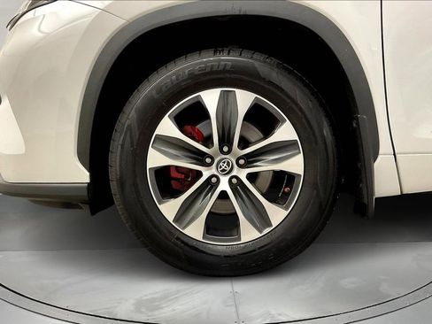 Used 2022 Toyota Highlander XLE image 11