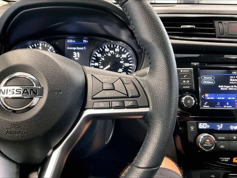 Used 2019 Nissan Rogue SV AWD/4WD image 13