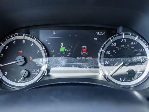 Used 2023 Toyota Highlander XLE AWD/4WD image 29