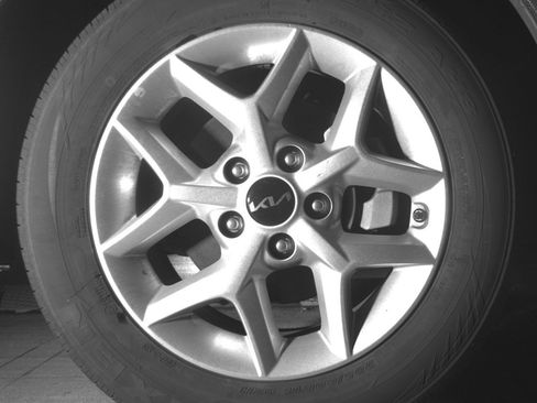 Used 2025 Kia Soul LX w/ LX Technology Package FWD image 13