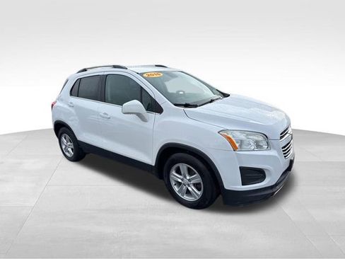 Used 2016 Chevrolet Trax LT w/ LT Convenience Package FWD image 3