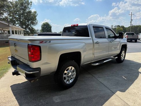 Used 2015 Chevrolet Silverado 2500 LT w/ LT Convenience Package AWD/4WD image 4