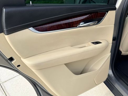 Used 2018 Cadillac XT5 Luxury w/ Driver Awareness Package image 18