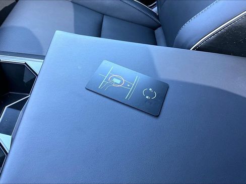 Used 2024 Tesla Cybertruck AWD Crew Cab image 10