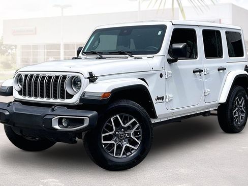 Used 2025 Jeep Wrangler Unlimited Sahara AWD/4WD image 27