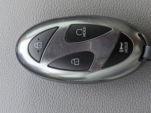 Certified 2025 Hyundai Elantra SEL FWD image 31