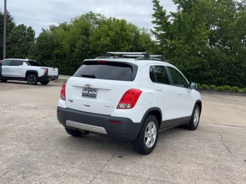 Used 2016 Chevrolet Trax LT w/ LT Sun and Sound Package FWD image 8