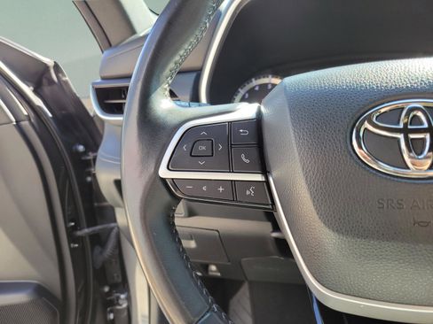 Used 2023 Toyota Highlander XSE FWD image 21