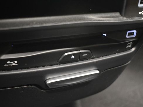 Used 2017 Chrysler Pacifica Limited image 37