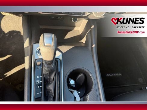 Used 2025 Nissan Altima 2.5 SV image 14