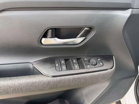 Certified 2025 Nissan Kicks SV image 16