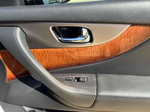 Used 2016 INFINITI QX70 2WD w/ Premium Package image 16