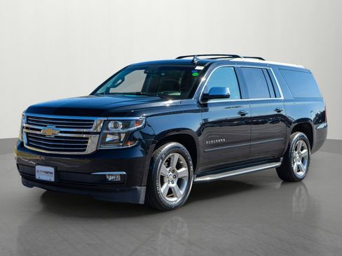 Used 2017 Chevrolet Suburban Premier image 3
